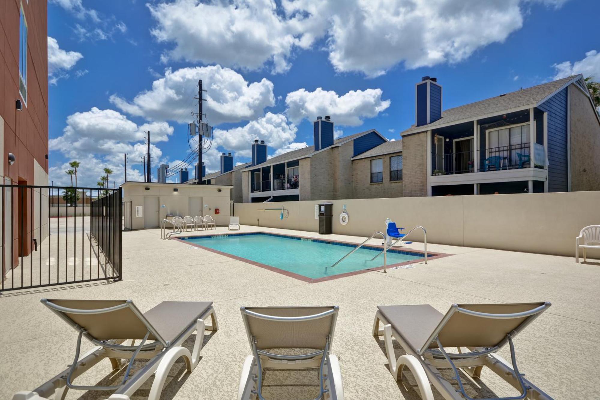 Holiday Inn Express & Suites - Houston Nasa - Boardwalk Area By Ihg Seabrook Buitenkant foto